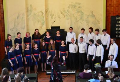 Benefiční koncert sboru Basové G a pěveckého sboru Gymnázia s VJM Šahy, evangelický kostel VM, 10. 6. 2016 (foto Monika Hlosková) (17)