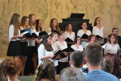 Benefiční koncert sboru Basové G a pěveckého sboru Gymnázia s VJM Šahy, evangelický kostel VM, 10. 6. 2016 (foto Pavel Novosád) (1)