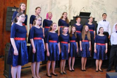 Benefiční koncert sboru Basové G a pěveckého sboru Gymnázia s VJM Šahy, evangelický kostel VM, 10. 6. 2016 (foto Pavel Novosád) (2)