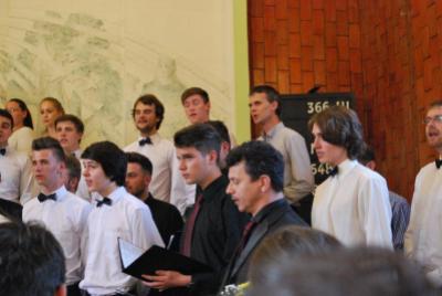 Benefiční koncert sboru Basové G a pěveckého sboru Gymnázia s VJM Šahy, evangelický kostel VM, 10. 6. 2016 (foto Pavel Novosád) (4)