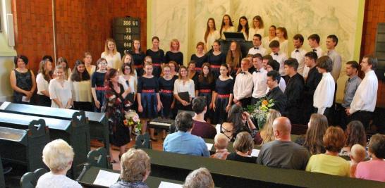 Benefiční koncert sboru Basové G a pěveckého sboru Gymnázia s VJM Šahy, evangelický kostel VM, 10. 6. 2016 (foto Pavel Novosád) (7)