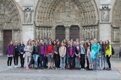 Za krásami Francie a Anglie, Paříž - před Notre-Dame, červen 2016 (foto Mojmír Zetek)