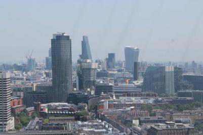 Za krásami Francie a Anglie, Londýn - The London Eye, pohled na moderní výstavbu, červen 2016 (foto Mojmír Zetek)