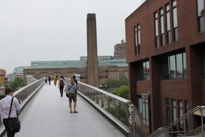 Za krásami Francie a Anglie, Londýn - Tate Modern a Millennium Bridge, červen 2016 (foto Mojmír Zetek)