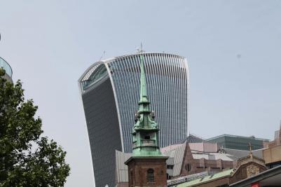 Za krásami Francie a Anglie, Londýn - The Tower, pohled na moderní budovy, červen 2016 (foto Mojmír Zetek)