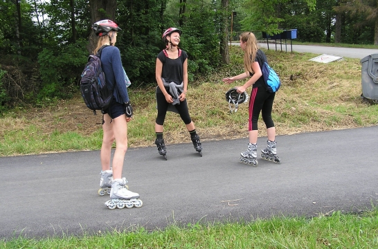 In-line bruslaři na trase z ValMezu do Rožnova, 27. 6. 2016 (foto: Monika Hlosková)