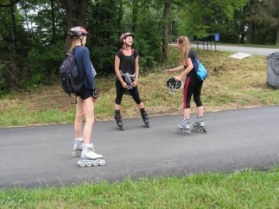 In-line bruslaři na trase z ValMezu do Rožnova, 27. 6. 2016 (foto: Monika Hlosková)