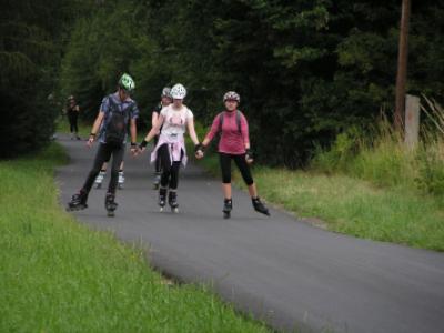 In-line bruslaři na trase z ValMezu do Rožnova, 27. 6. 2016 (foto: Monika Hlosková)