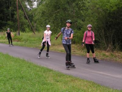 In-line bruslaři na trase z ValMezu do Rožnova, 27. 6. 2016 (foto: Monika Hlosková)