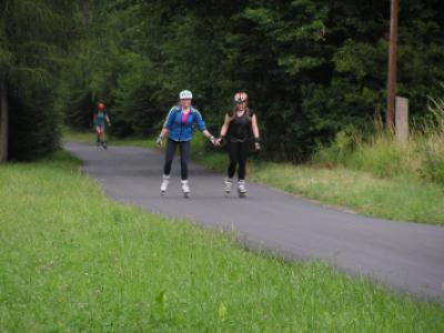 In-line bruslaři na trase z ValMezu do Rožnova, 27. 6. 2016 (foto: Monika Hlosková)