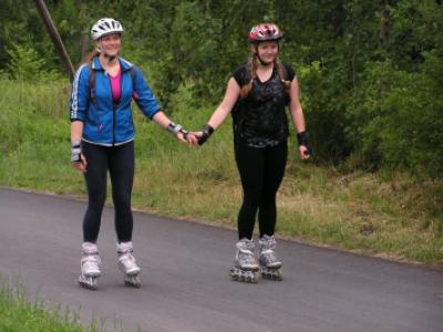 In-line bruslaři na trase z ValMezu do Rožnova, 27. 6. 2016 (foto: Monika Hlosková)