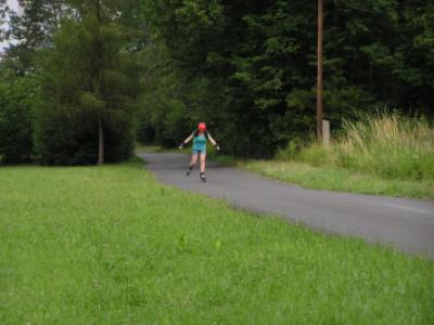 In-line bruslaři na trase z ValMezu do Rožnova, 27. 6. 2016 (foto: Monika Hlosková)