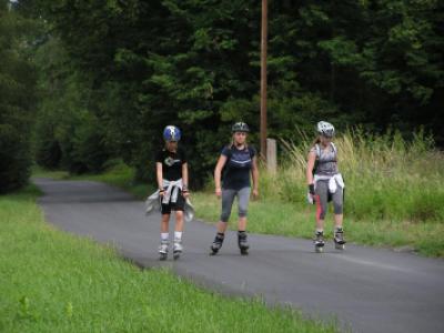 In-line bruslaři na trase z ValMezu do Rožnova, 27. 6. 2016 (foto: Monika Hlosková)