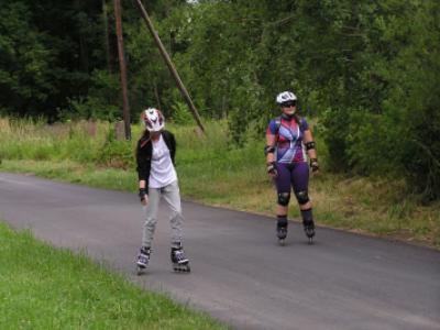 In-line bruslaři na trase z ValMezu do Rožnova, 27. 6. 2016 (foto: Monika Hlosková)