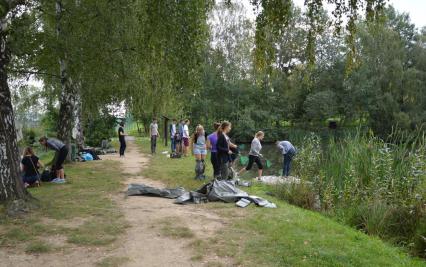 Terénní zoologická exkurze, rybník v areálu bývalých kasáren Valašské Meziříčí, 2. 9. 2016 (foto: Monika Hlosková)