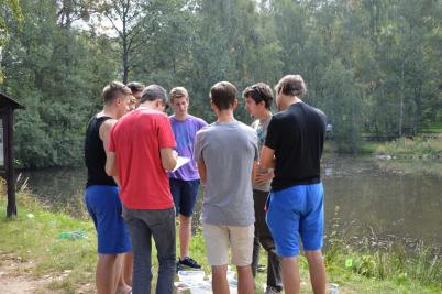 Terénní zoologická exkurze, rybník v areálu bývalých kasáren Valašské Meziříčí, 2. 9. 2016 (foto: Monika Hlosková)