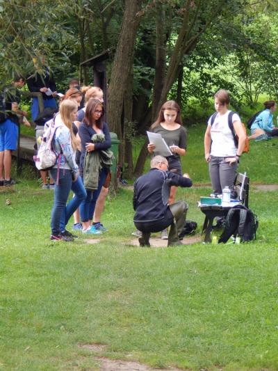 Terénní zoologická exkurze, rybník v areálu bývalých kasáren Valašské Meziříčí, 2. 9. 2016 (foto: Pavel Groh)