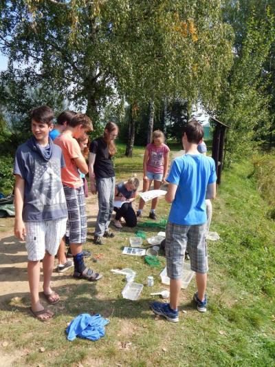 Terénní zoologická exkurze, rybník v areálu bývalých kasáren Valašské Meziříčí, 2. 9. 2016 (foto: Pavel Groh)