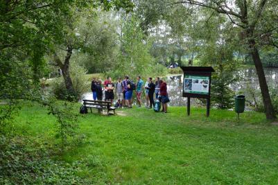 Terénní zoologická exkurze, rybník v areálu bývalých kasáren Valašské Meziříčí, 2. 9. 2016 (foto: Monika Hlosková)