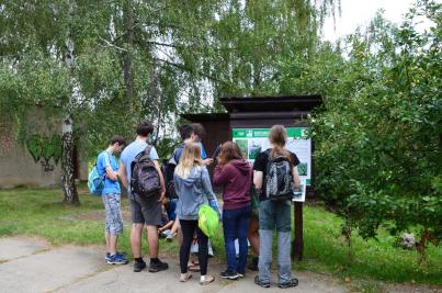 Terénní zoologická exkurze, rybník v areálu bývalých kasáren Valašské Meziříčí, 2. 9. 2016 (foto: Monika Hlosková)