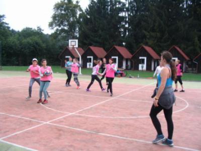 Sportovně-turistický kurz, Čekyně u Přerova, 5.-9. 9. 2016, házená (foto: Vojtěch Blabla)