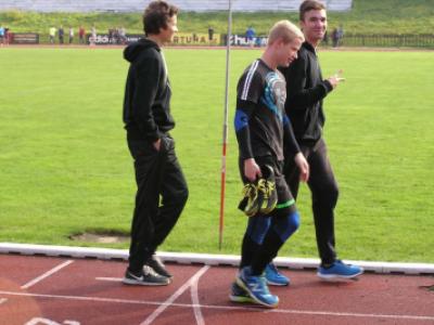 Corny okresní kolo SŠ poháru v lehké atletice, 1500m - příprava, stadion Valašské Meziříčí, 20. 9. 2016 (foto Jakub Holomek)