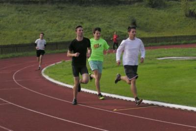 Corny okresní kolo SŠ poháru v lehké atletice, 1500m1, stadion Valašské Meziříčí, 20. 9. 2016 (foto Monika Hlosková)