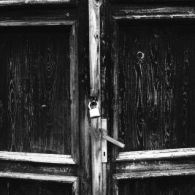 21. Brána do garnisonní Nemocnice. Foto K. Kantor