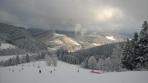 Lyžařský kurz 1. B, na svahu, 2. 2. 2017 (foto: Markéta Heřmanová)