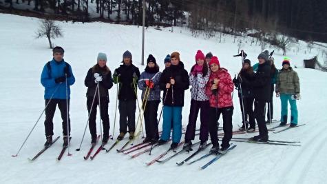 Lyžařský kurz 1. A a 3. E, snowboard 2 a lyže 4 na běžkách, 7. 2. 2017 (foto: Vojtěch Blabla)