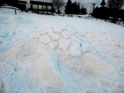 Lyžařský kurz 1. A a 3. E, sněhové sochy, 8. 2. 2017 (foto: Markéta Heřmanová)
