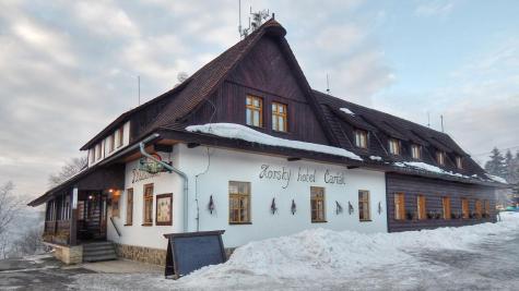 Lyžařský kurz 1. A a 3.  E,  Horský hotel Čarták, 8. 2. 2017 (foto: Markéta Heřmanová)