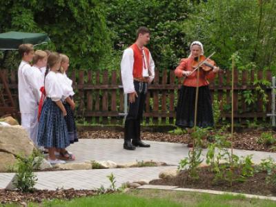 Slavnostní otevření zahrady, 27. 6. 2017, Valašská Bystřice (foto Monika Hlosková) (23)