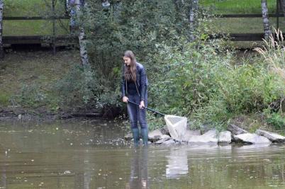 Terénní zoologická exkurze Ekosystém rybníka, rybník u Valašského ekocentra Valašské Meziříčí, 8. 9. 2017 (foto Monika Hlosková) (16)