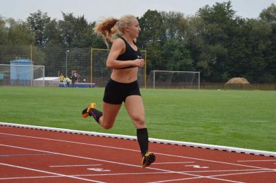 Okresní kolo Středoškolského atletického poháru, stadion Valašské Meziříčí, 19. 9. 2017 (foto: Monika Hlosková)