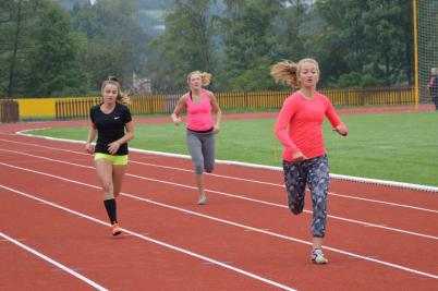 Okresní kolo Středoškolského atletického poháru, stadion Valašské Meziříčí, 19. 9. 2017 (foto: Monika Hlosková)