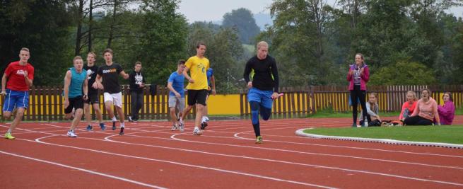 Okresní kolo Středoškolského atletického poháru, stadion Valašské Meziříčí, 19. 9. 2017 (foto: Monika Hlosková)