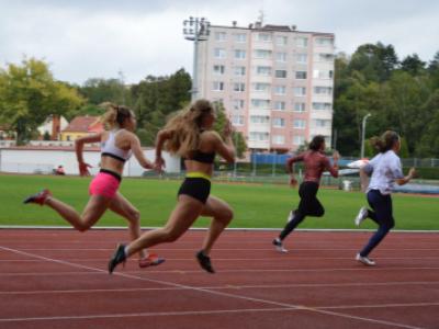 Krajské kolo středoškolského atletického poháru, stadion Uherské Hradiště, 21. 9. 2017 (foto Monika Hlosková) (6)