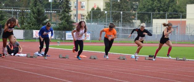 Krajské kolo středoškolského atletického poháru, stadion Uherské Hradiště, 21. 9. 2017 (foto Monika Hlosková) (7)