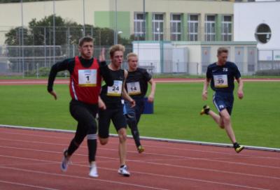 Krajské kolo středoškolského atletického poháru, stadion Uherské Hradiště, 21. 9. 2017 (foto Monika Hlosková) (12)