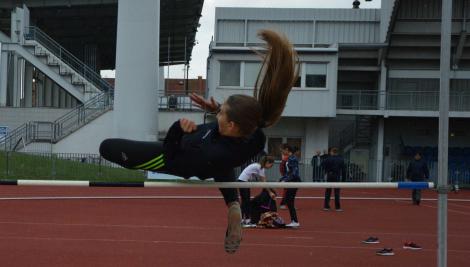 Krajské kolo středoškolského atletického poháru, stadion Uherské Hradiště, 21. 9. 2017 (foto Monika Hlosková) (14)