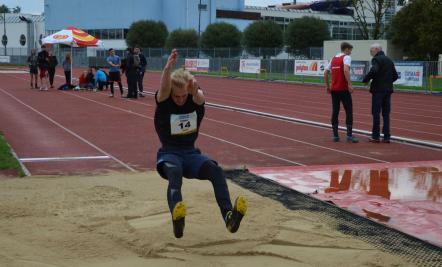 Krajské kolo středoškolského atletického poháru, stadion Uherské Hradiště, 21. 9. 2017 (foto Monika Hlosková) (19)