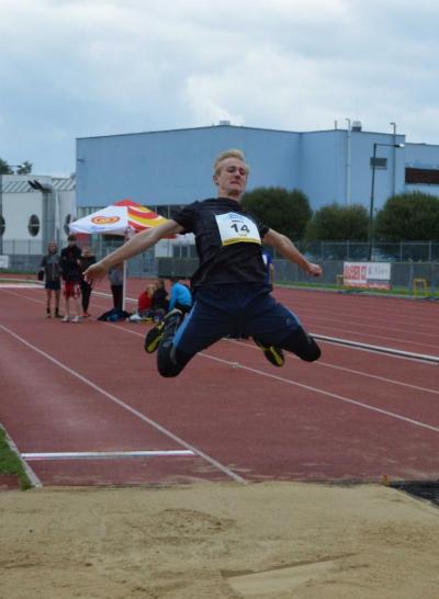 Krajské kolo středoškolského atletického poháru, stadion Uherské Hradiště, 21. 9. 2017 (foto Monika Hlosková) (20)