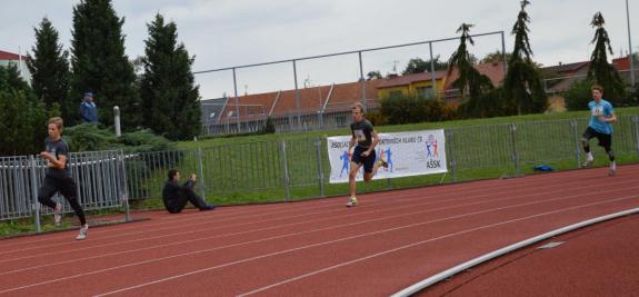 Krajské kolo středoškolského atletického poháru, stadion Uherské Hradiště, 21. 9. 2017 (foto Monika Hlosková) (21)