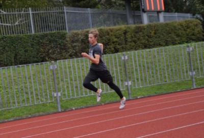 Krajské kolo středoškolského atletického poháru, stadion Uherské Hradiště, 21. 9. 2017 (foto Monika Hlosková) (22)