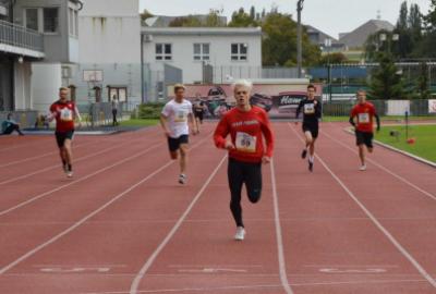 Krajské kolo středoškolského atletického poháru, stadion Uherské Hradiště, 21. 9. 2017 (foto Monika Hlosková) (25)