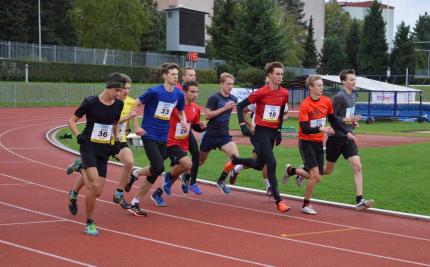 Krajské kolo středoškolského atletického poháru, stadion Uherské Hradiště, 21. 9. 2017 (foto Monika Hlosková) (34)