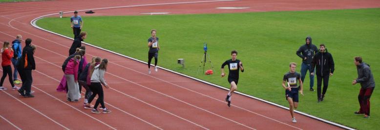 Krajské kolo středoškolského atletického poháru, stadion Uherské Hradiště, 21. 9. 2017 (foto Monika Hlosková) (51)