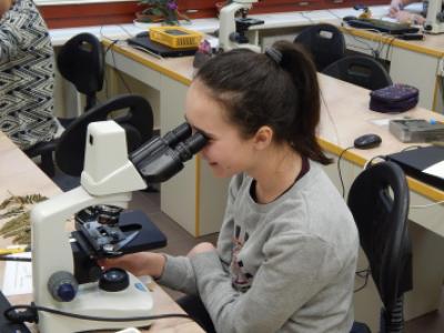 Školní kolo Biologické olympiády kategorie C, 52. ročník, biologická laboratoř GFPVM, 9. 2. 2018 (foto Pavel Daniš) (16)