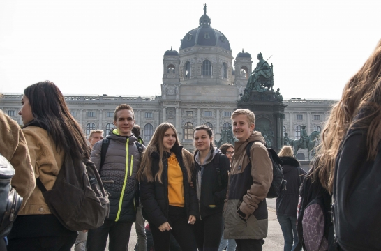 Před muzeem na Maria-Theresien-Platz, 26. 3. 2018 (foto: Vítězslav Novák)